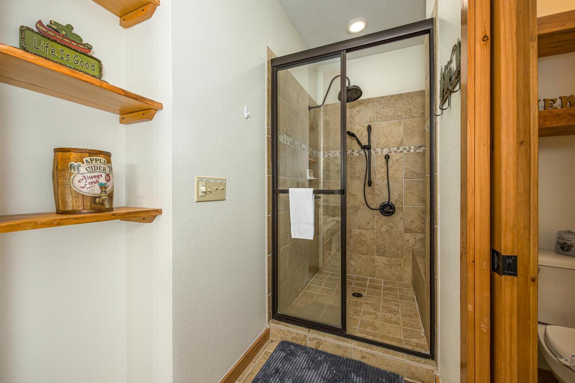 Five Bears Mountain View Lodge Сивиървил Екстериор снимка
