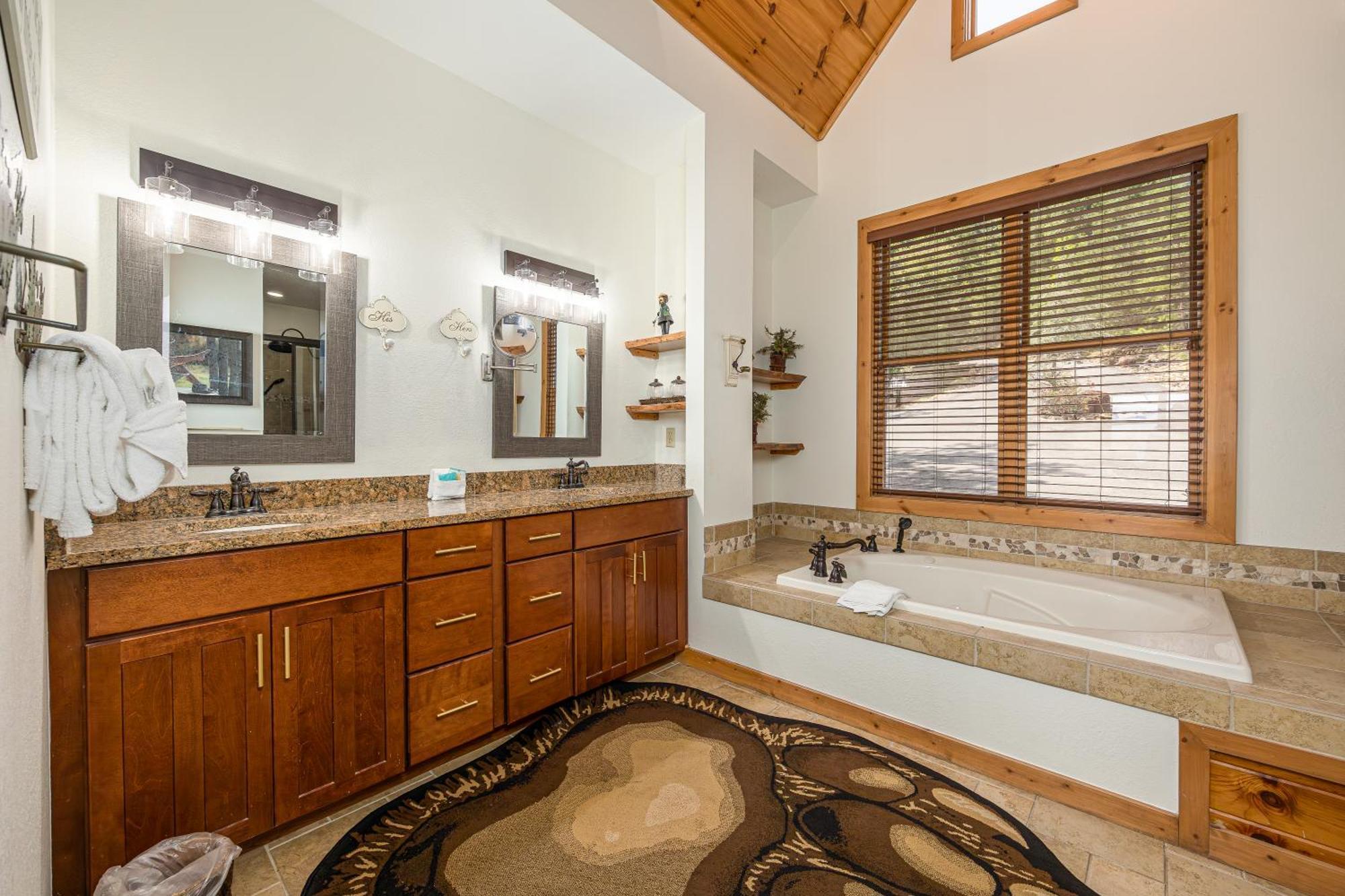 Five Bears Mountain View Lodge Сивиървил Екстериор снимка