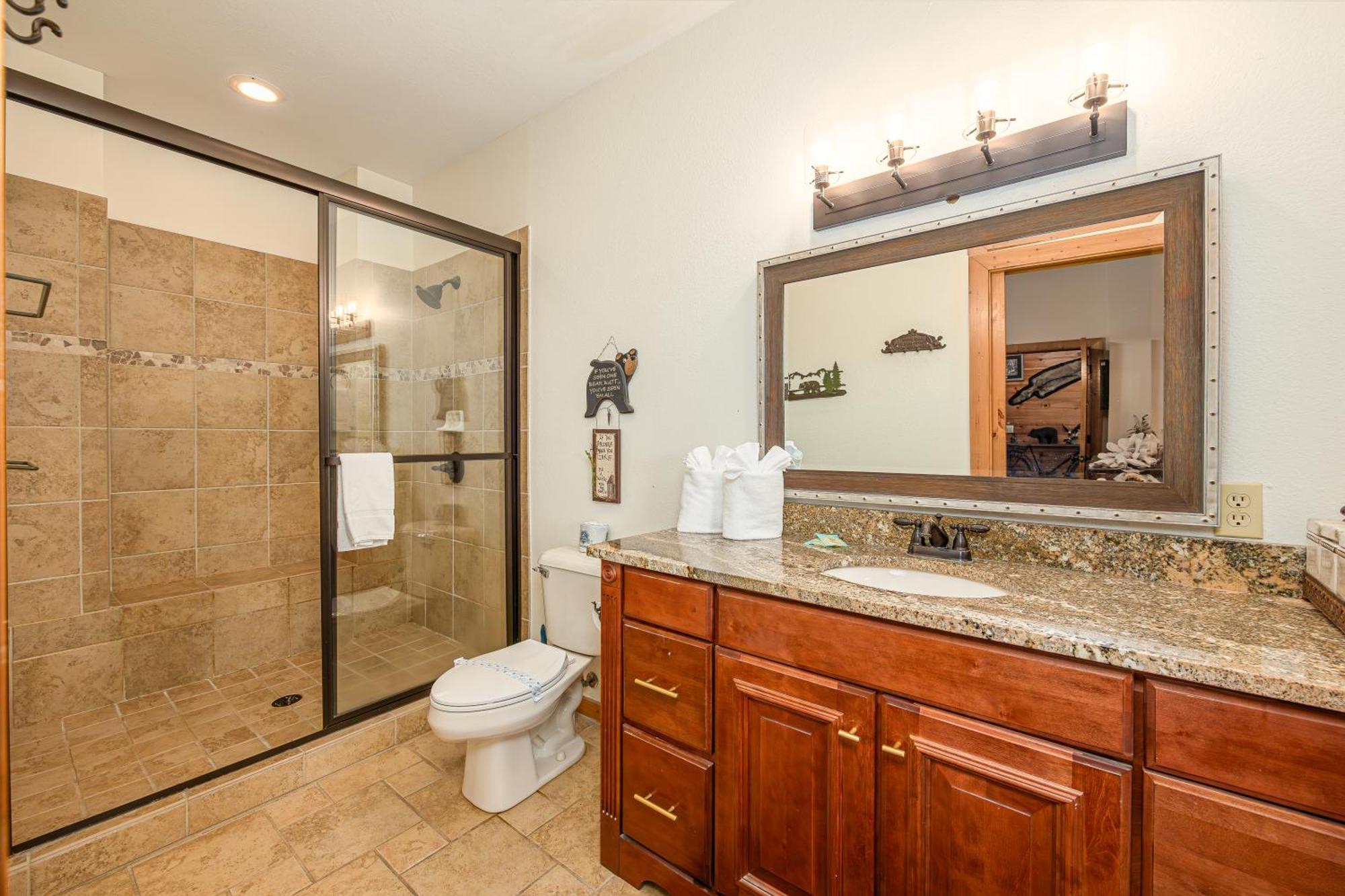 Five Bears Mountain View Lodge Сивиървил Екстериор снимка