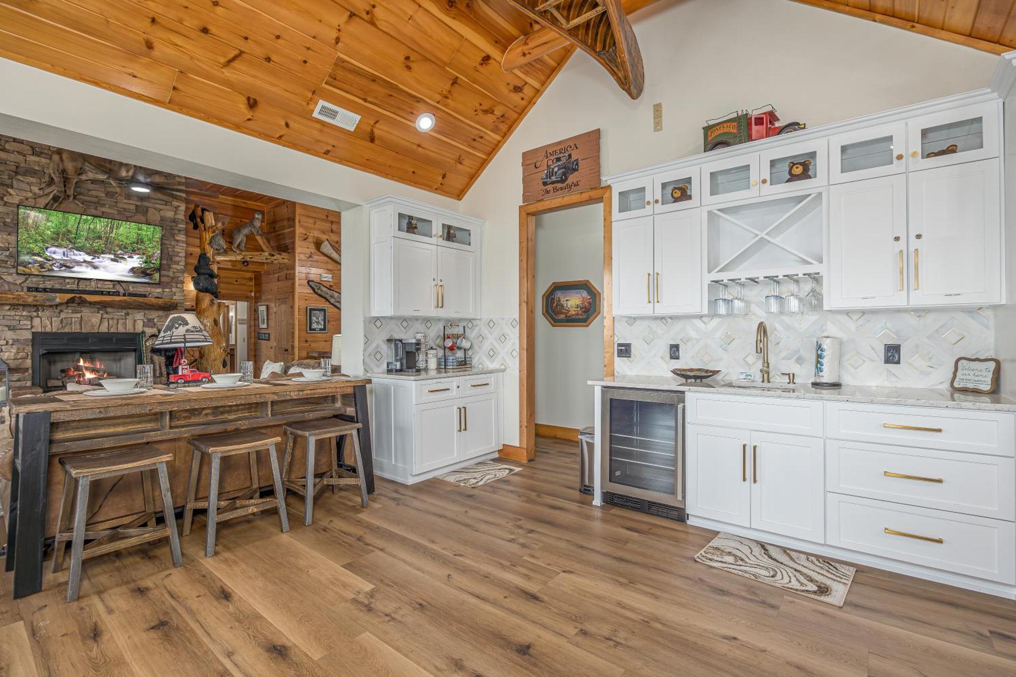 Five Bears Mountain View Lodge Сивиървил Екстериор снимка