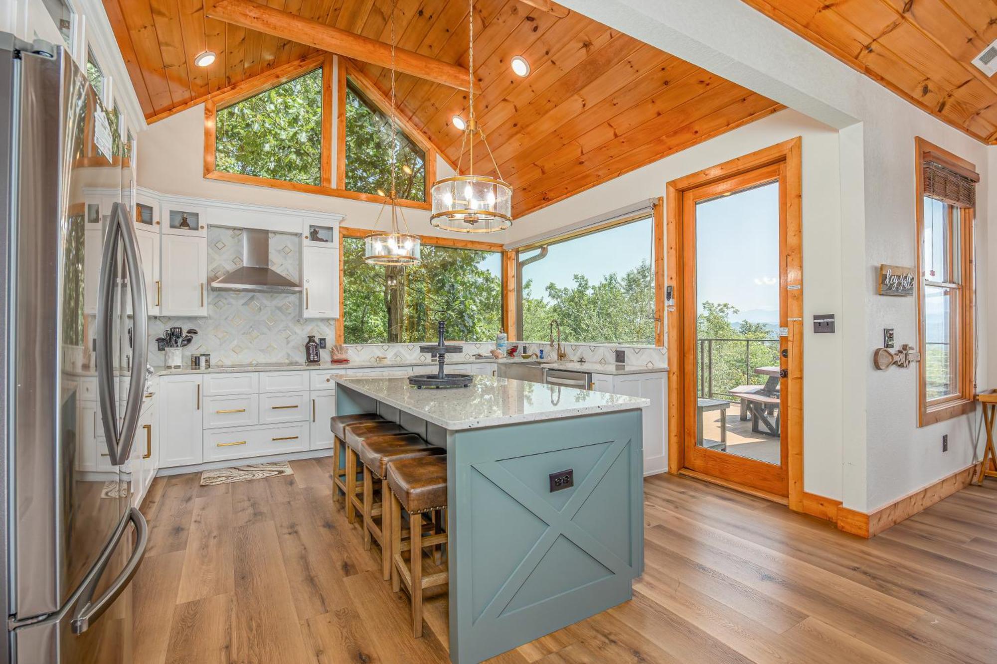 Five Bears Mountain View Lodge Сивиървил Екстериор снимка