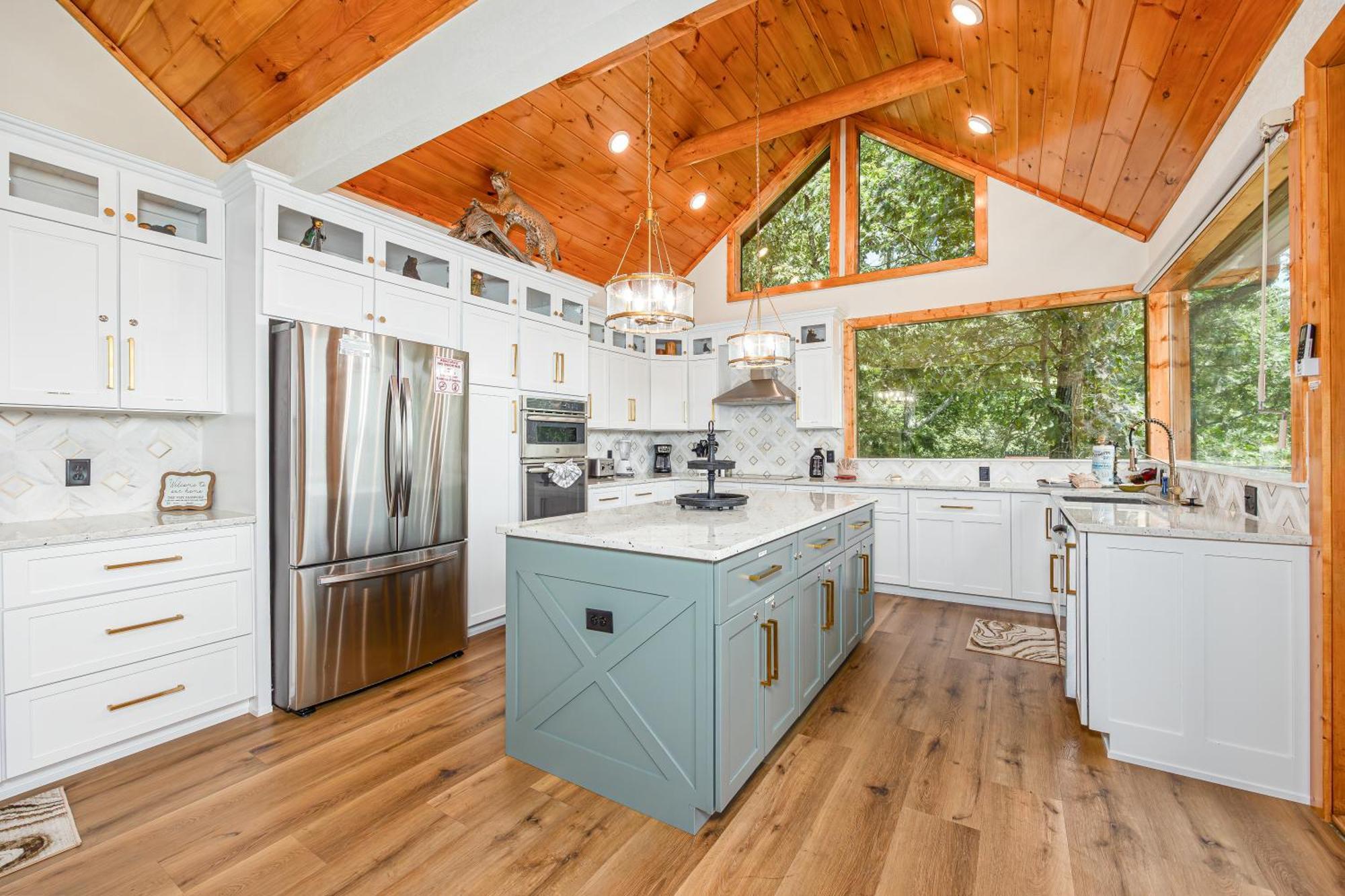 Five Bears Mountain View Lodge Сивиървил Екстериор снимка