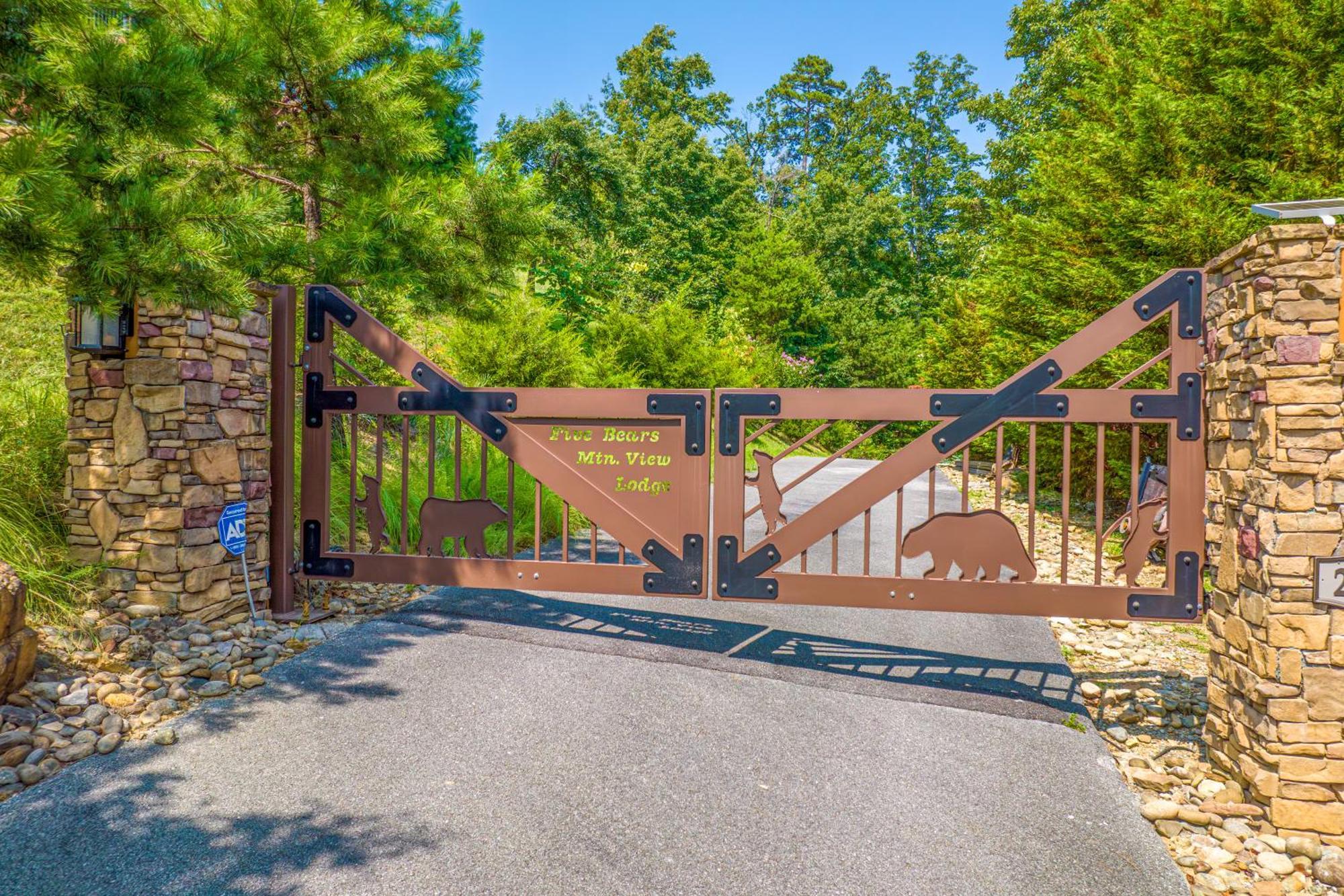 Five Bears Mountain View Lodge Сивиървил Екстериор снимка